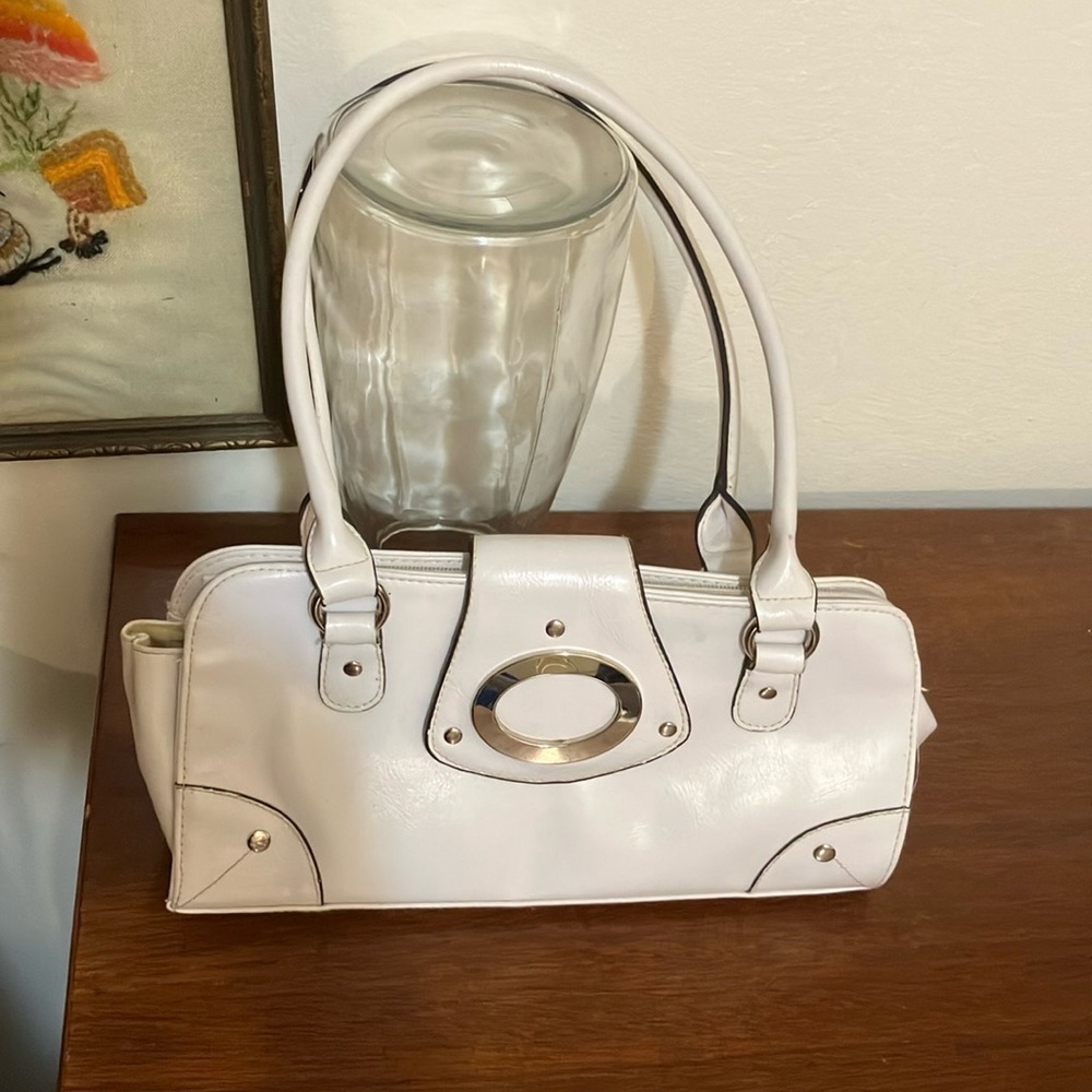 🌈. Vintage style bag with chrome O